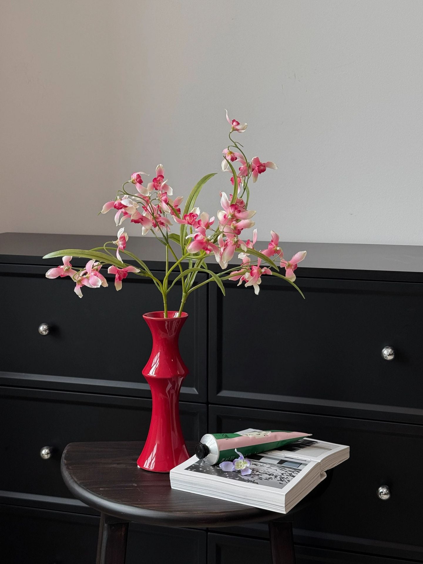 Zen Bamboo Ceramic Vase: A Sculpture of Nature’s Rhythm