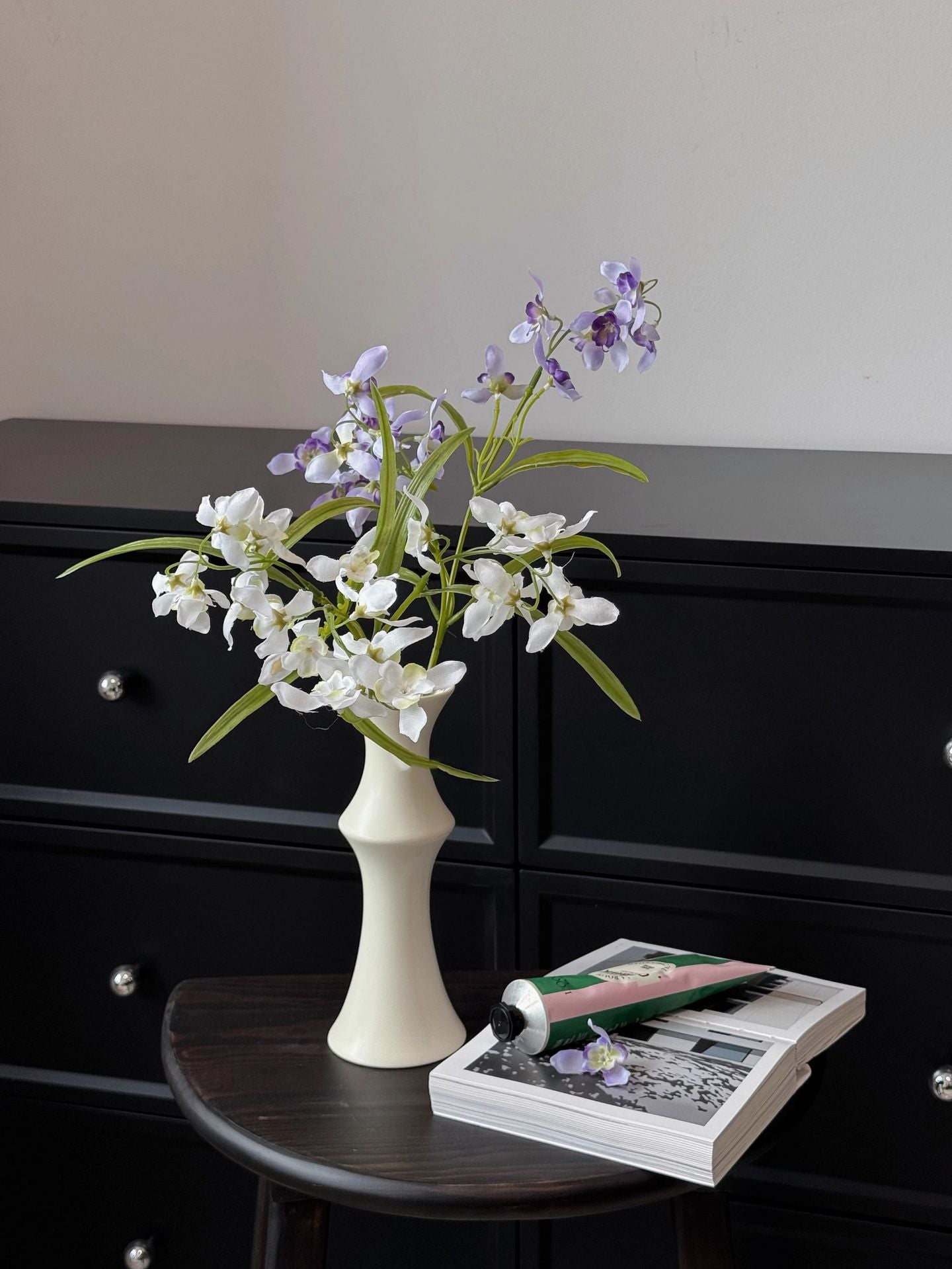 Zen Bamboo Ceramic Vase: A Sculpture of Nature’s Rhythm